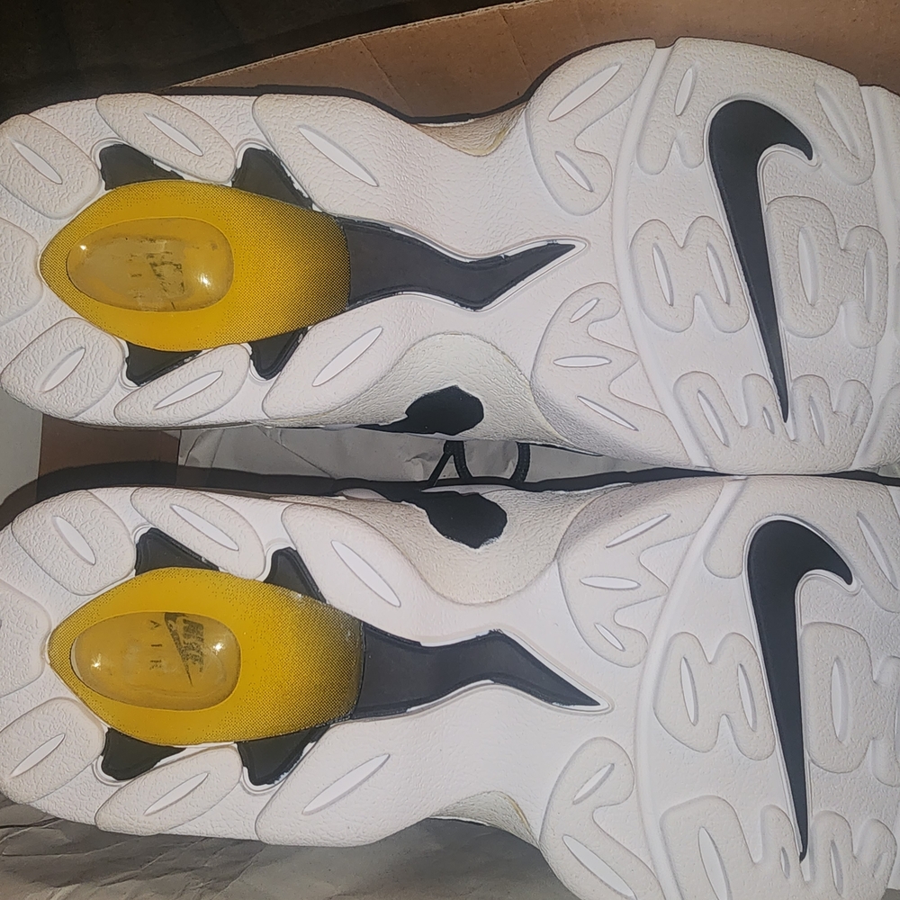 Nike Men's Athletic Shoes - Black and White - Picture 3 of 7